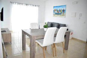 Lovely - Luxury 3 Bedrooms 500m from the Beach.